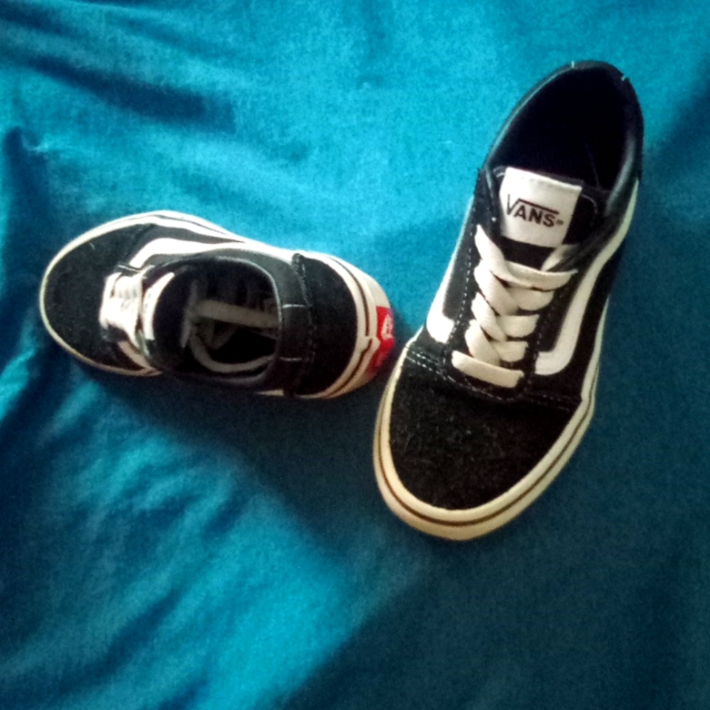 Boys Vans Black w/White Stripes